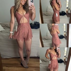 NWT Tobi Helen Lace Romper rose pink xs tie front